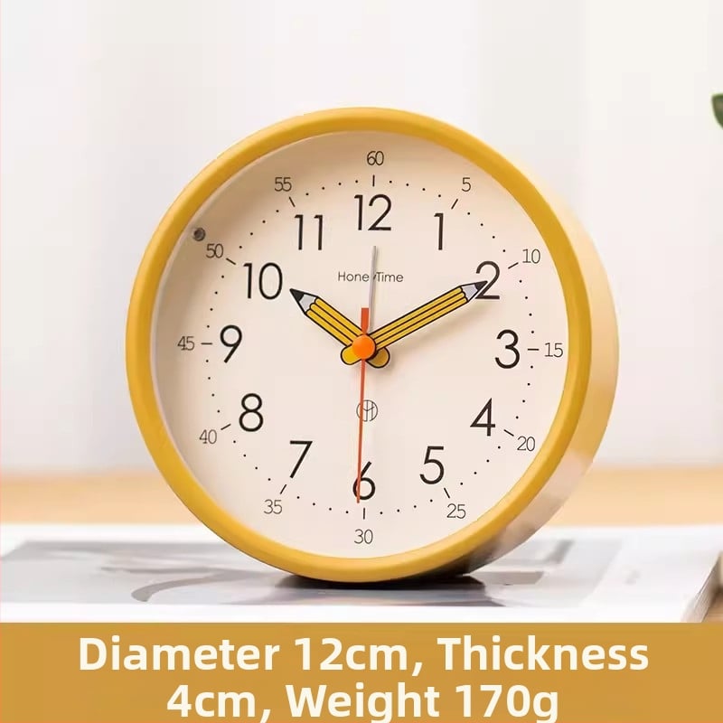 Настолен будилник с аналогов дисплей, плавно движение на секундната стрелка, батерийно захранване и аларма
