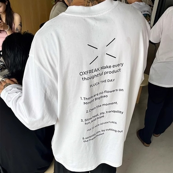 Ανδρικό μακρυμάνικο T‑shirt από μίγμα βαμβακιού και λινού, χαλαρή γραμμή, στρογγυλή λαιμόκοψη, εκτύπωση με γράμματα, περιεκτικότητα λινού έως 30%