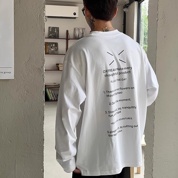 Ανδρικό μακρυμάνικο T‑shirt από μίγμα βαμβακιού και λινού, χαλαρή γραμμή, στρογγυλή λαιμόκοψη, εκτύπωση με γράμματα, περιεκτικότητα λινού έως 30%