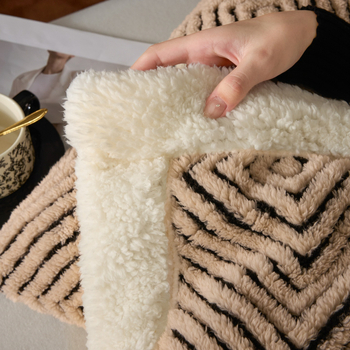 Ελαφρύς και πολυτελής φλις κοραλλιού κουβέρτα με ριγέ σχέδιο, 300-500 γρ., για άνοιξη και φθινόπωρο.