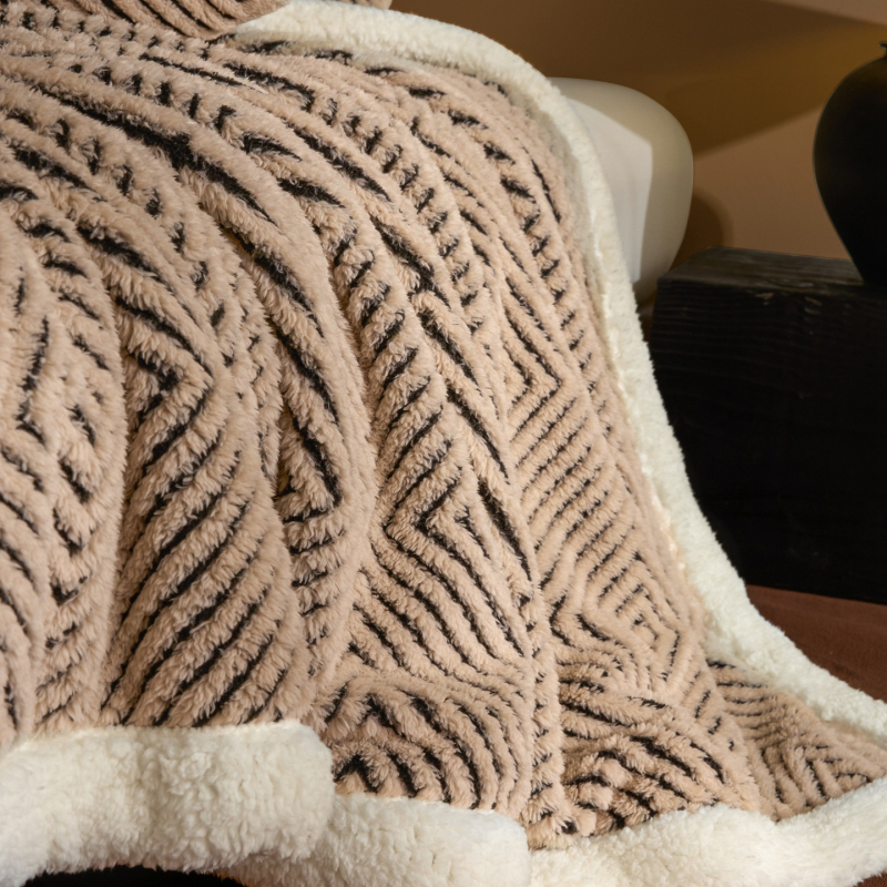 Ελαφρύς και πολυτελής φλις κοραλλιού κουβέρτα με ριγέ σχέδιο, 300-500 γρ., για άνοιξη και φθινόπωρο.