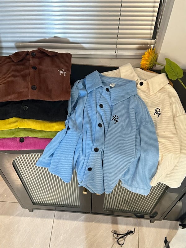 Ženska corduroy polo majica, dugi rukavi, izvezeni, redovitog kroja, polo ovratnik