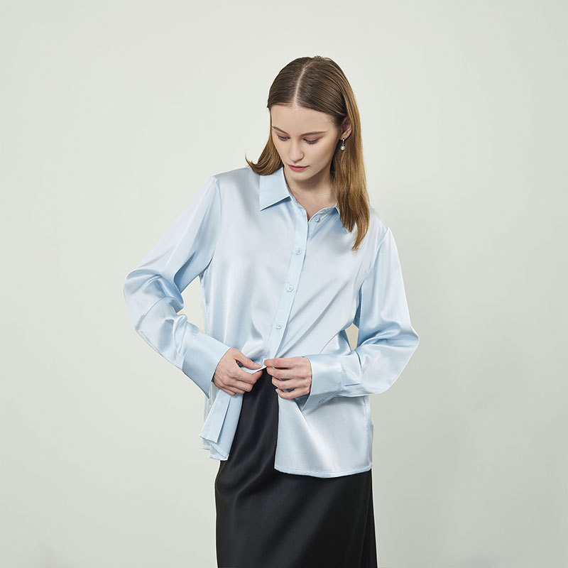 Svilenkasta bluza s V-izrezom, 3D uzorak, reljefna tekstura, ležerni kroj