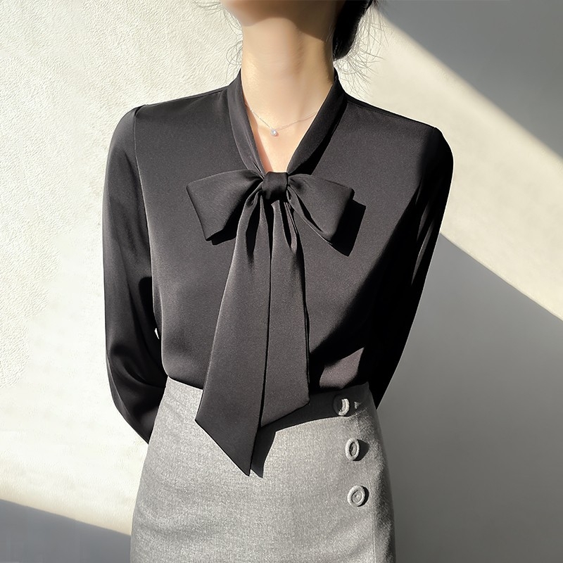 Satenska košulja za ured, dugi rukav, polo ovratnik, uski kroj (Materijal: satin; Poliester 80-90%; Spandeks; Rukav: dugi; Ovratnik: polo; Kroj: uski)
