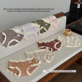 Γυναικείο εσώρουχο με μεσαίο ύψος μέσης, πλεκτό πολυεστερικό ύφασμα, επένδυση στην περιοχή καβάλας 80–90% βισκόζη, απορρόφηση υγρασίας, χωρίς ορατές γραμμές κάτω από τα ρούχα