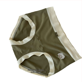 Γυναικείο εσώρουχο με μεσαίο ύψος μέσης, πλεκτό πολυεστερικό ύφασμα, επένδυση στην περιοχή καβάλας 80–90% βισκόζη, απορρόφηση υγρασίας, χωρίς ορατές γραμμές κάτω από τα ρούχα