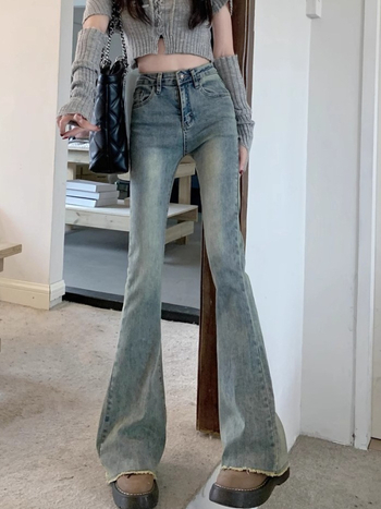 Дънки дамски с висока талия и камбановидни крачоли, с ефект на износване, памук 80–90%, кадифени детайли