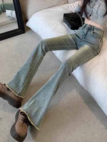 Дънки дамски с висока талия и камбановидни крачоли, с ефект на износване, памук 80–90%, кадифени детайли