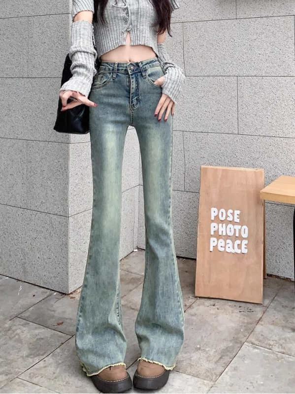 Дънки дамски с висока талия и камбановидни крачоли, с ефект на износване, памук 80–90%, кадифени детайли