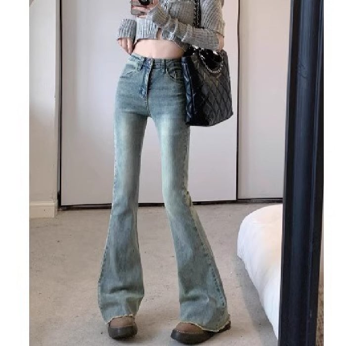 Дънки дамски с висока талия и камбановидни крачоли, с ефект на износване, памук 80–90%, кадифени детайли