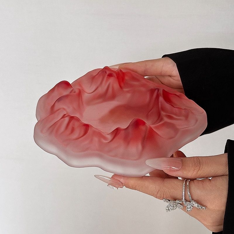 Stakleni pepelnjak u obliku ledenog brda za dnevni boravak, mat završna obrada, moderan dekor (Materijal: Staklo; Težina: 450 g; Model: Zadani predmet)