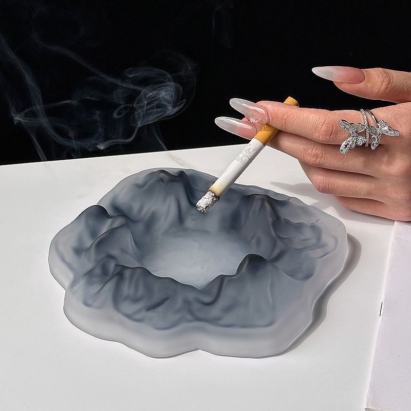Stakleni pepelnjak u obliku ledenog brda za dnevni boravak, mat završna obrada, moderan dekor (Materijal: Staklo; Težina: 450 g; Model: Zadani predmet)