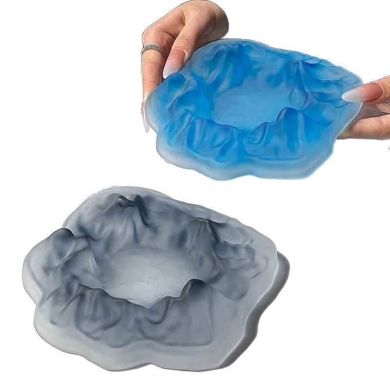 Stakleni pepelnjak u obliku ledenog brda za dnevni boravak, mat završna obrada, moderan dekor (Materijal: Staklo; Težina: 450 g; Model: Zadani predmet)