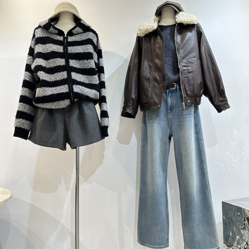 Дънки с висока талия и широки крачоли, подплатени с флийс, измит деним