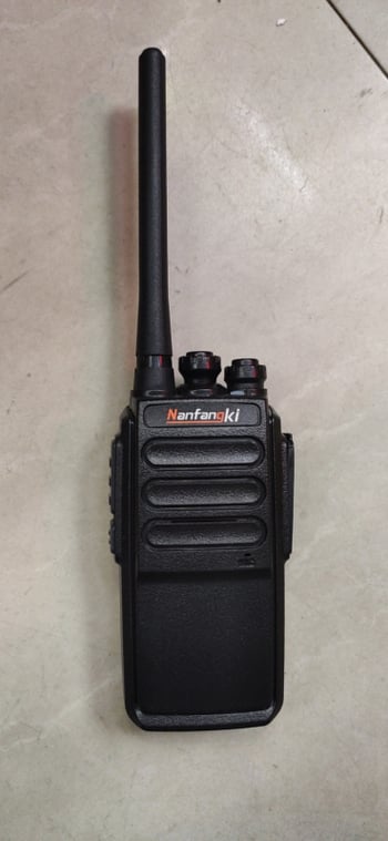 Двупосочна радиостанция Southern Star 918: 400–480 MHz, обхват до 5 км, без SIM карта
