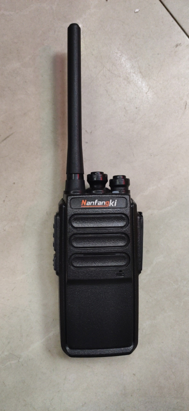 Двупосочна радиостанция Southern Star 918: 400–480 MHz, обхват до 5 км, без SIM карта
