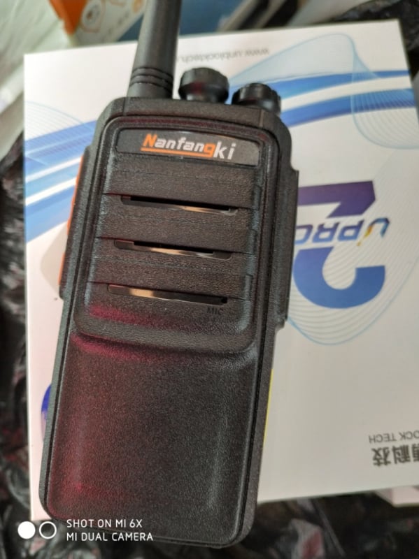 Двупосочна радиостанция Southern Star 918: 400–480 MHz, обхват до 5 км, без SIM карта