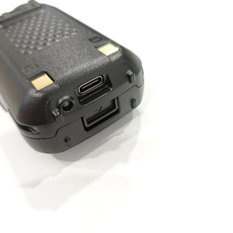 Dongkun DK-G12 prijenosna radiostanica, 16 kanala, 5W izlaz, 4200 mAh litijska baterija, mreža 5G/4G/3G/2G, SIM kartica