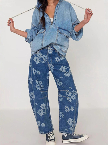 Virágmintás farmernadrág, lazán széles szárú, 9/10 hossz, középmagas derék, denim pamut-poliészter