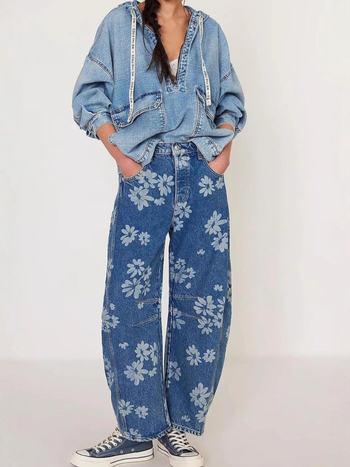 Virágmintás farmernadrág, lazán széles szárú, 9/10 hossz, középmagas derék, denim pamut-poliészter