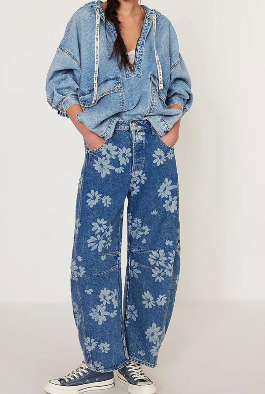 Virágmintás farmernadrág, lazán széles szárú, 9/10 hossz, középmagas derék, denim pamut-poliészter