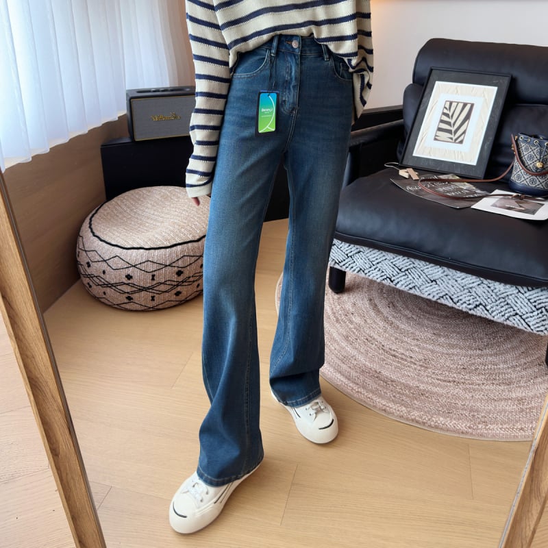 Traperice od denima s flisom, visokim strukom, bootcut kroj, debeli denim, zima 2025