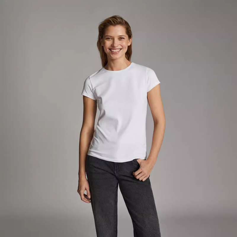 Ženski pamukasti T-shirt, uskog kroja, kratkih rukava, okrugli izrez, 90–95% pamuka