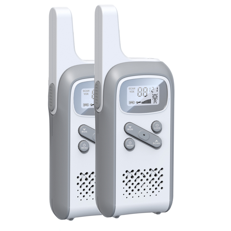 Dječji walkie-talkie T11, domet 3–5 km, RF izlazna snaga 0,5 W, 8/22 kanala, NiCd baterija 600 mAh, radno napajanje 4,5 V