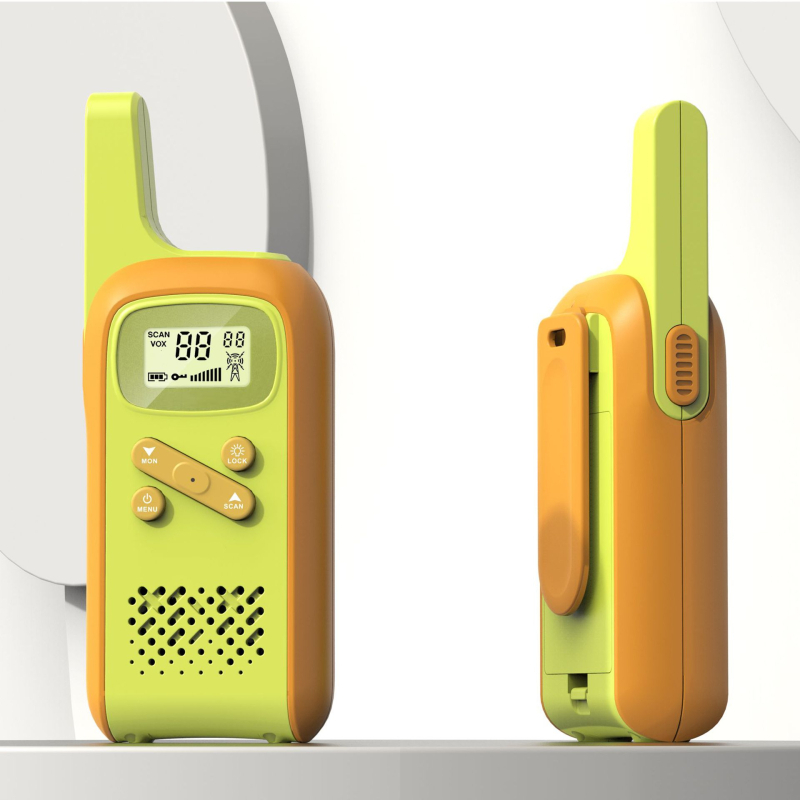 Dječji walkie-talkie T11, domet 3–5 km, RF izlazna snaga 0,5 W, 8/22 kanala, NiCd baterija 600 mAh, radno napajanje 4,5 V