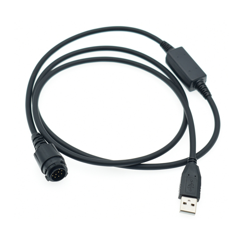USB kabel za upis frekvencija za XPR4500, DG4100M, XTL2500, M8668 i XTL5000 — domet 10–50 km, RF izlazna snaga 1 W, bez baterije