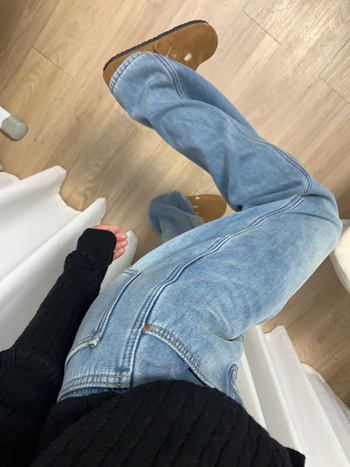 Traperice s flis podstavom, ravni kroj, visoki struk, pamuk-denim, permanganat završna obrada