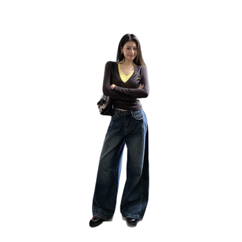 Τζιν με ευρύ παντελόνι, ψηλή μέση από ντένιμ με 70–80% βαμβάκι και έως 30% ινών από αναγεννημένη κυτταλόζη, μήκος μέχρι το δάπεδο, Φθινόπωρο 2025