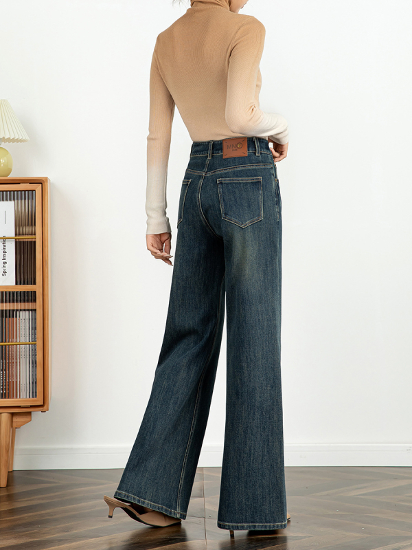 Ženske farmerice s flared krojem, visokim strukom, denim 50-70% pamuka i <30% poliester, enzimsko preradba i izbjeljavanje