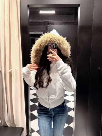 BM стил дамско яке с качулка и яка от козина, подплатено флийсом, стегнато, памучна тъкан