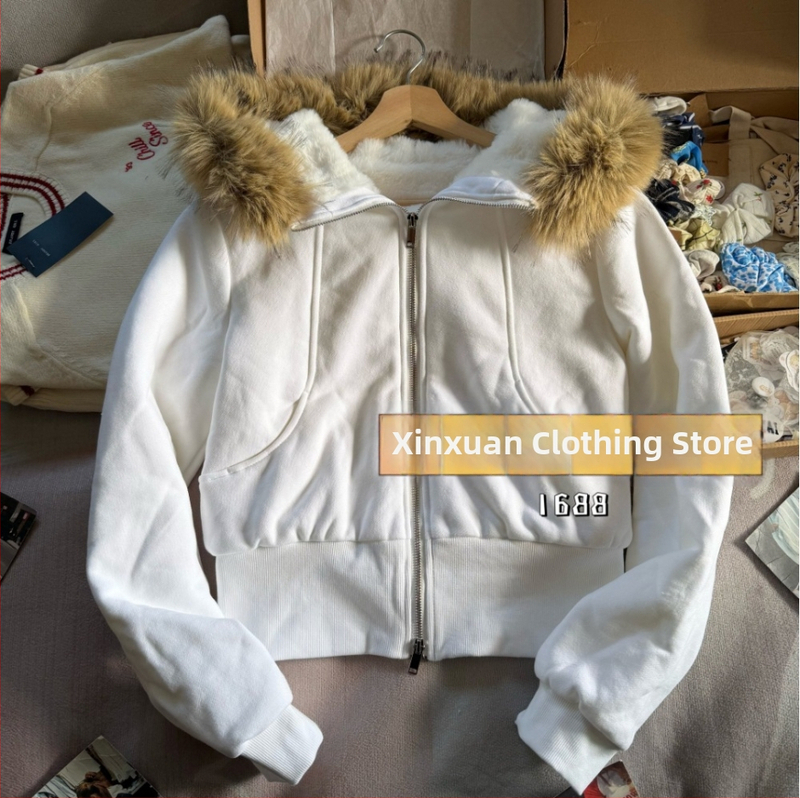 BM стил дамско яке с качулка и яка от козина, подплатено флийсом, стегнато, памучна тъкан