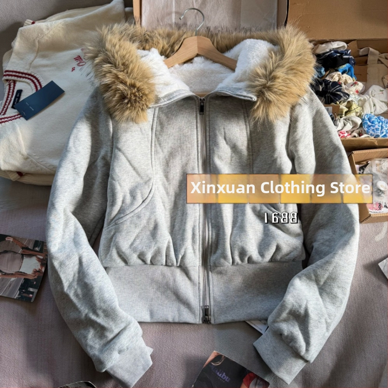 BM стил дамско яке с качулка и яка от козина, подплатено флийсом, стегнато, памучна тъкан