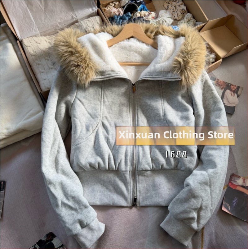 BM стил дамско яке с качулка и яка от козина, подплатено флийсом, стегнато, памучна тъкан