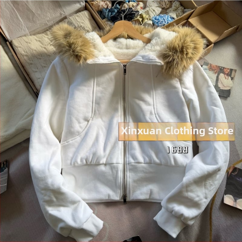 BM стил дамско яке с качулка и яка от козина, подплатено флийсом, стегнато, памучна тъкан