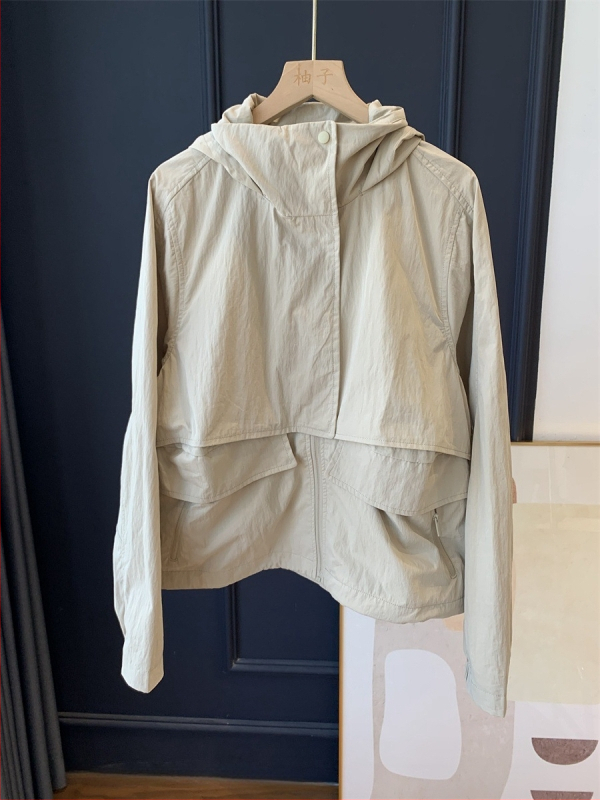 Ženska kratka jakna s kapuljačom, pamut-nylon mješavina, jednofarbna, opuštena silueta, duljina 40–50 cm, dugi rukavi, zatvarač, panel detalji, casual stil, jesen 2024