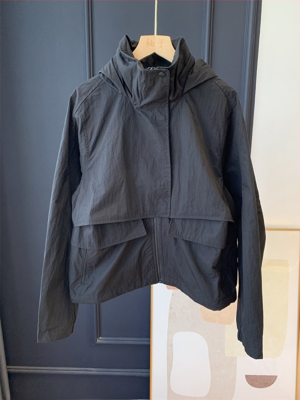 Ženska kratka jakna s kapuljačom, pamut-nylon mješavina, jednofarbna, opuštena silueta, duljina 40–50 cm, dugi rukavi, zatvarač, panel detalji, casual stil, jesen 2024