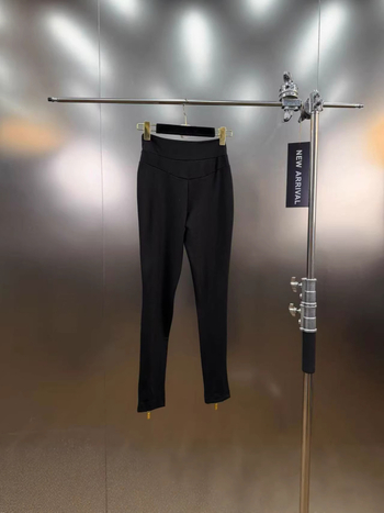 Pantalone od pamukaste smjese, dugi, uski kroj, jednobojne