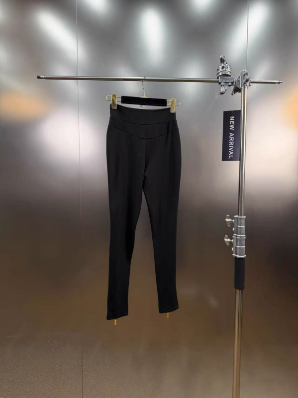 Pantalone od pamukaste smjese, dugi, uski kroj, jednobojne