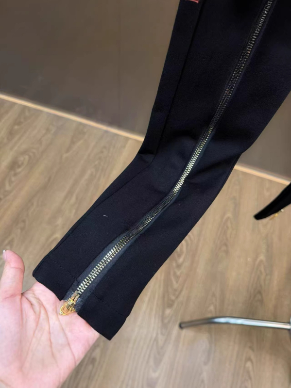 Pantalone od pamukaste smjese, dugi, uski kroj, jednobojne