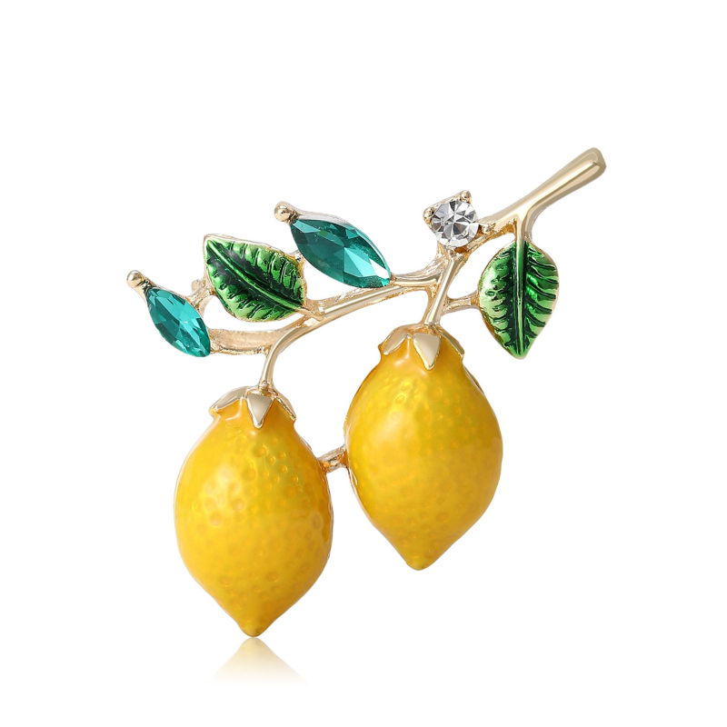 Брошка от сплав с емал — двойен лимонов мотив, универсална за лятна визия (Материал: сплав; Форма: друга; Функция: украса, подарък; Сезон: лято 2024; Вид: брошка)