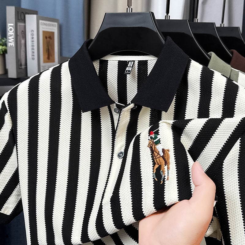 Hímzett póni mintás polo, galléros, függőleges csíkokkal, rövid ujjú, piqué poliészter anyag