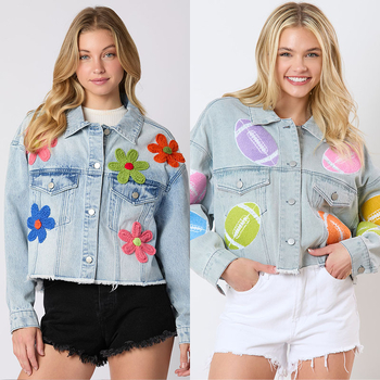 Jachetă denim cu 80–90% poliester, mâneci de cămașă, croială lejeră, guler înalt, lungime scurtă