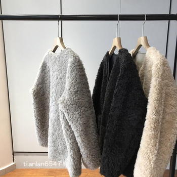 Вълнен жакет с V-образно деколте, А-образен силует, дълги ръкави, едноредово закопчаване