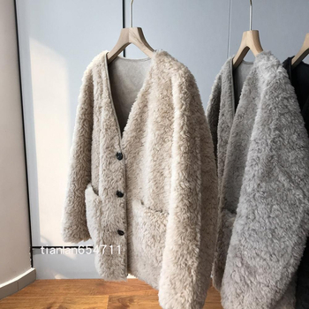 Вълнен жакет с V-образно деколте, А-образен силует, дълги ръкави, едноредово закопчаване