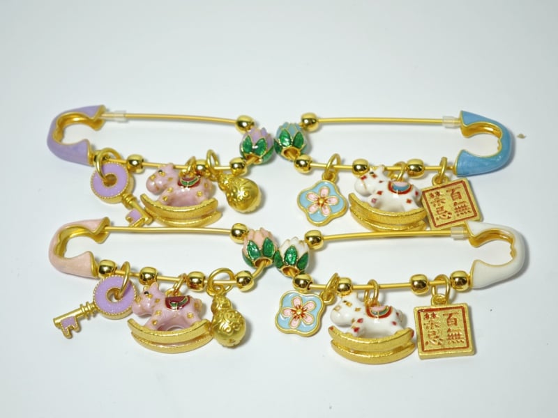 Брошка – Смесени материали; Техника на обработка: капене на масло; Стил: Нов китайски стил; Код на продукта Kop220; Пролет 2025