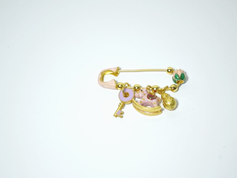 Брошка – Смесени материали; Техника на обработка: капене на масло; Стил: Нов китайски стил; Код на продукта Kop220; Пролет 2025